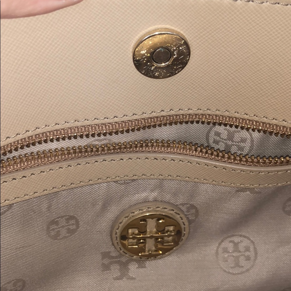 Tory Burch tan and white purse - Picture 3 of 5